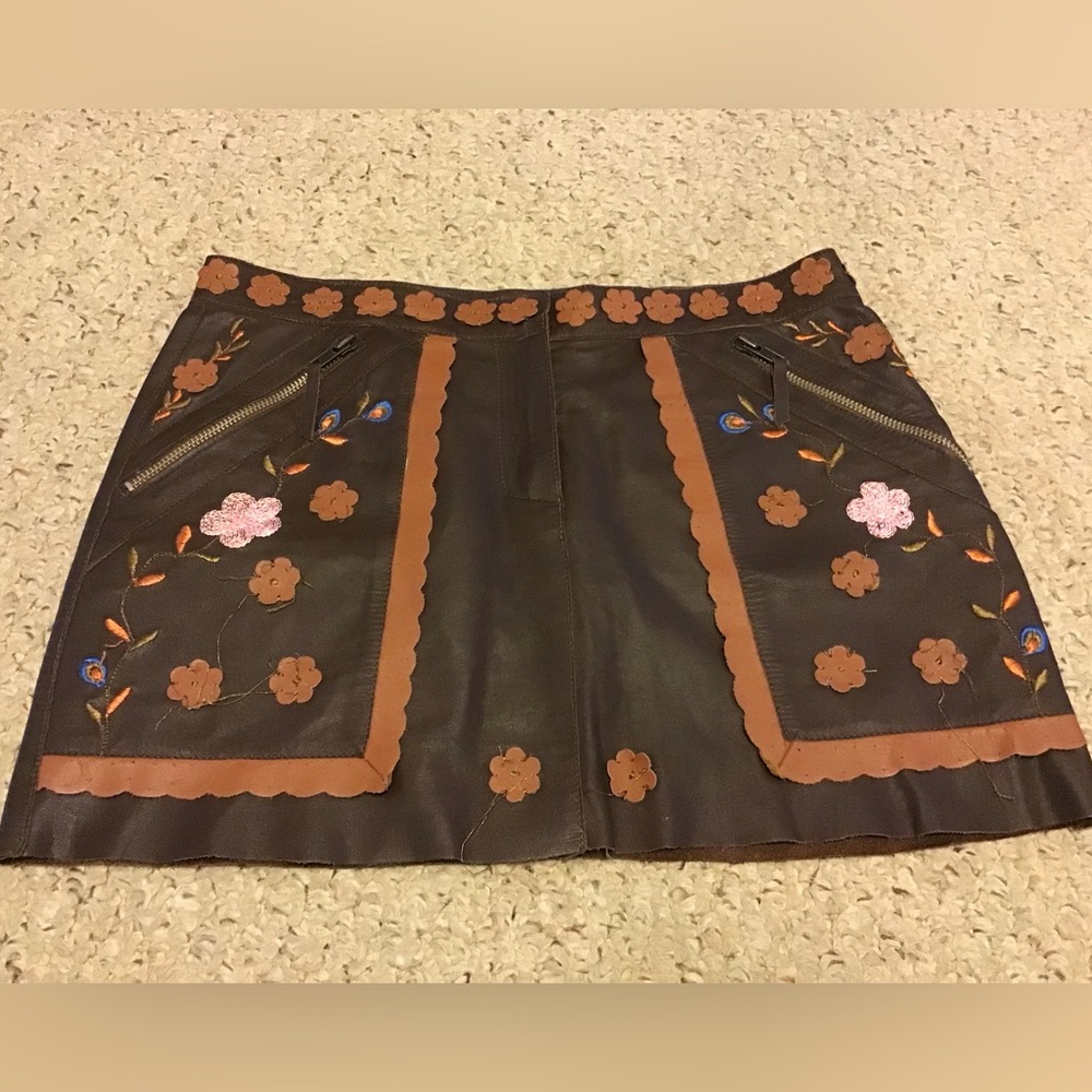 EBERLE BRAZILIAN FINE LEATHER MINI SKIRT EMBELLISHED FLOWERS EUC YKK HDWR SZ S